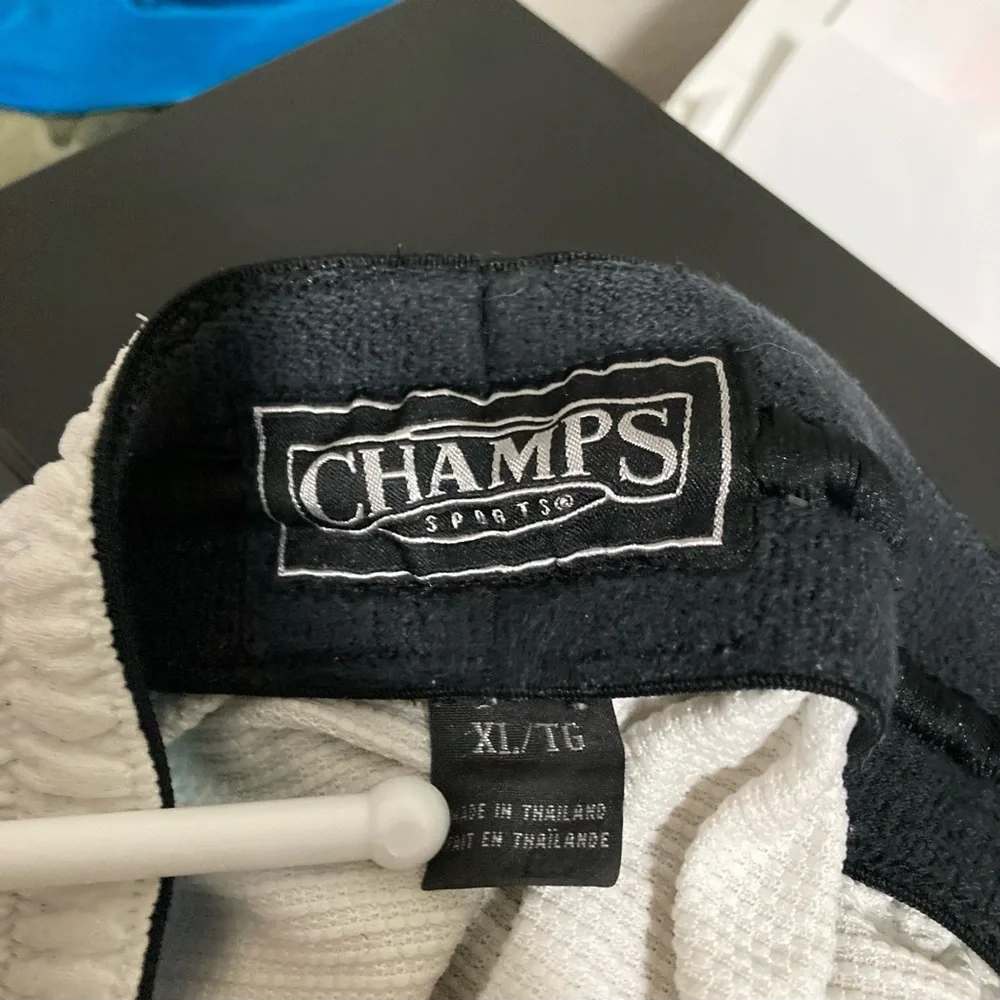 Champs shorts - Picture 7 of 7